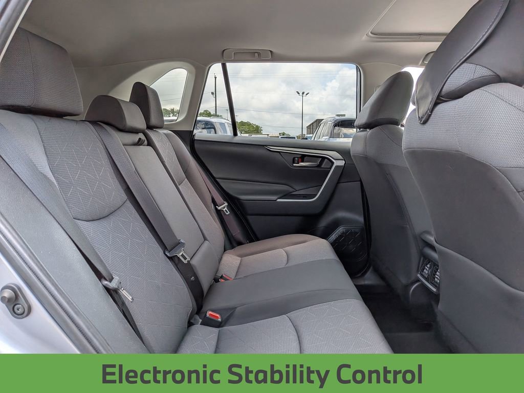 Used 2024 Toyota RAV4 XLE AWD/4WD image 30