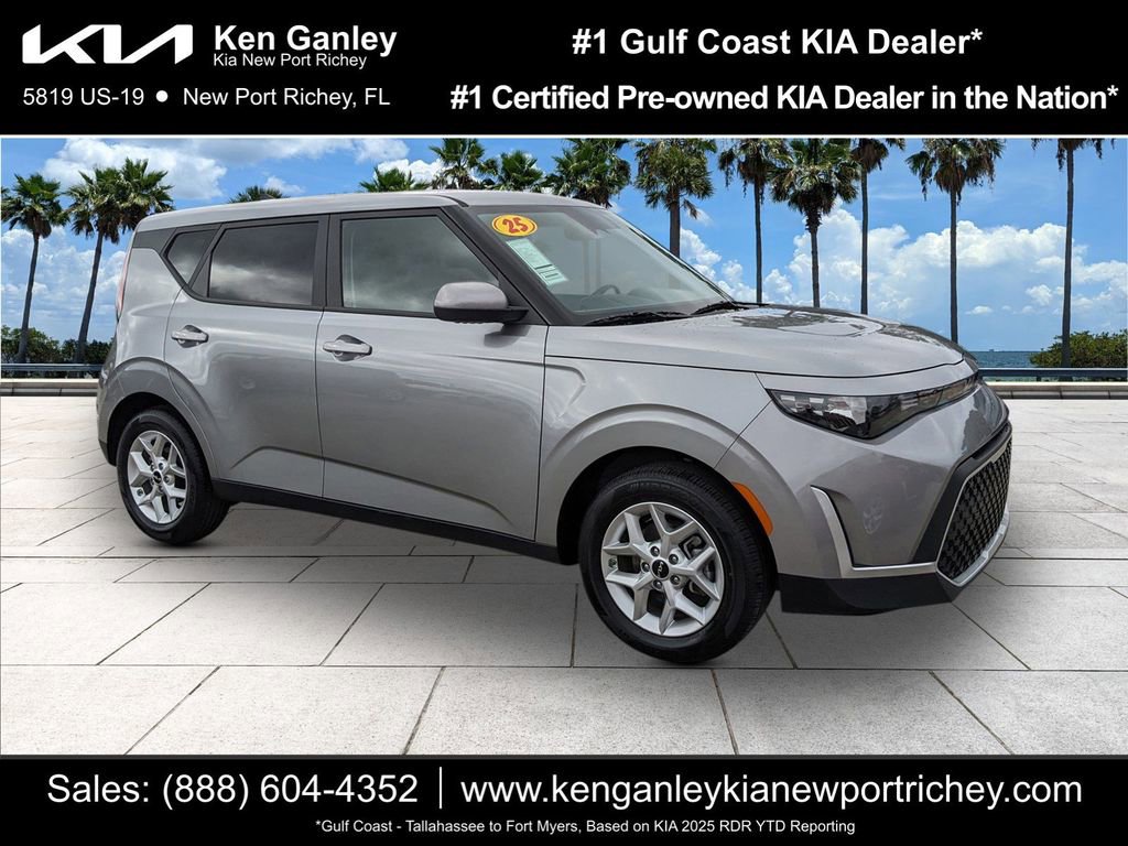 Certified 2025 Kia Soul LX image 1