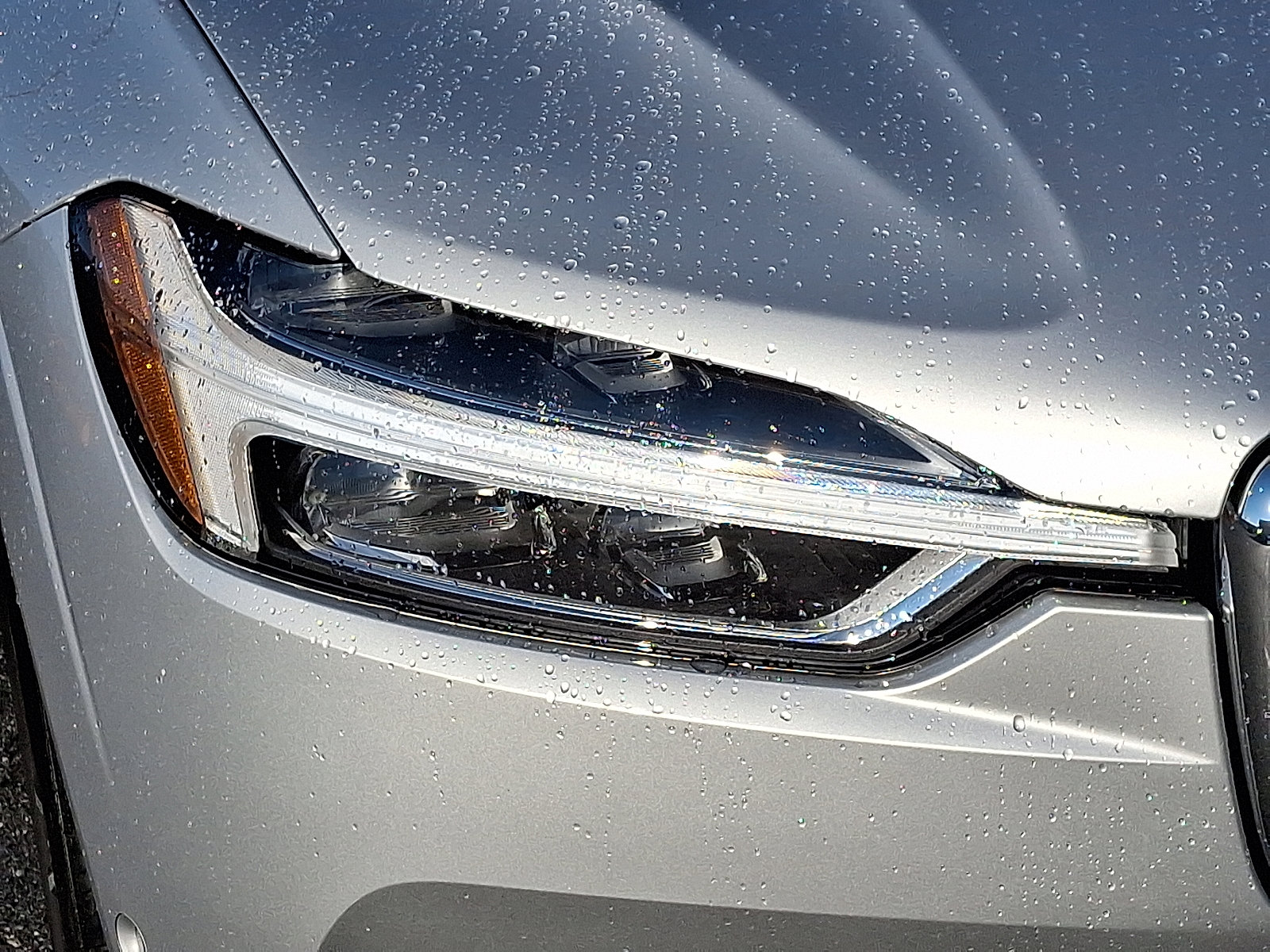 Used 2019 Volvo XC60 T6 Momentum w/ Multimedia Package image 9