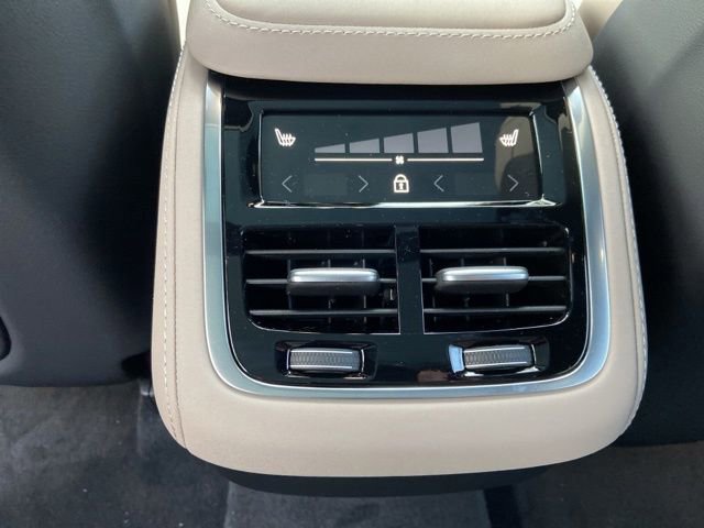 New 2026 Volvo XC90 B6 Ultra image 13