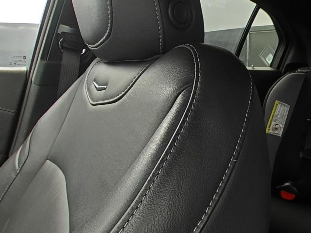Used 2024 Cadillac XT4 Premium Luxury FWD image 9
