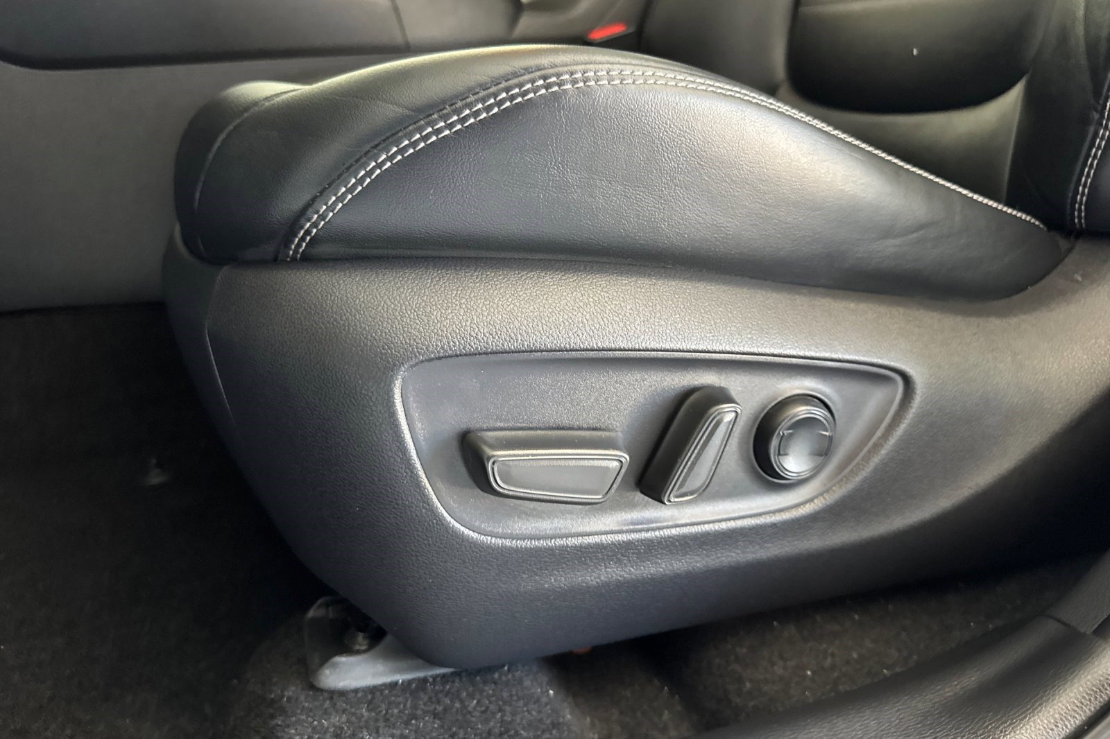 Certified 2019 Toyota RAV4 Limited w/ Advanced Technology Package FWD image 15