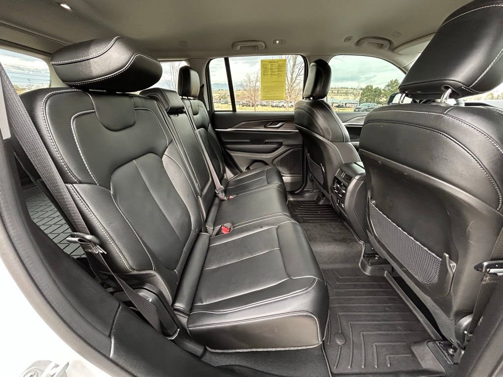 Used 2023 Jeep Grand Cherokee Limited image 28