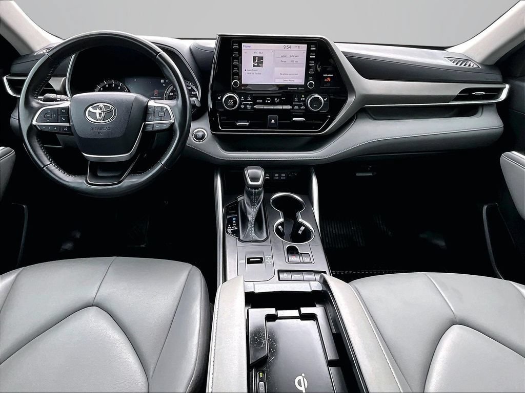 Used 2022 Toyota Highlander XLE FWD image 17
