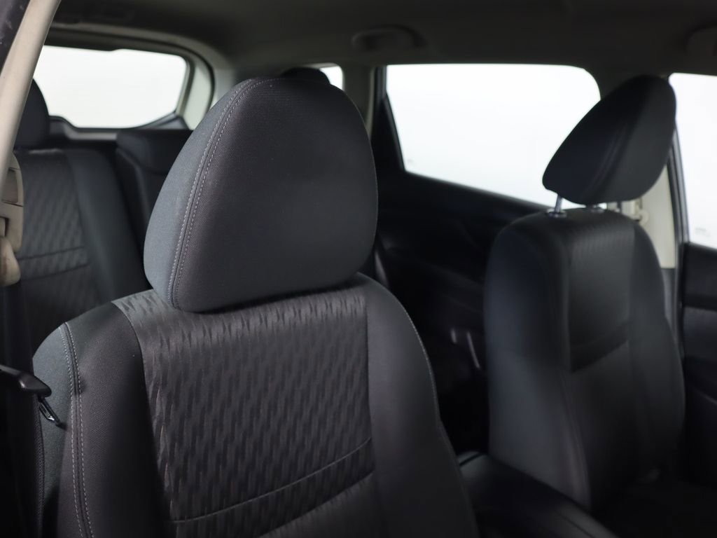 Used 2018 Nissan Rogue S image 27