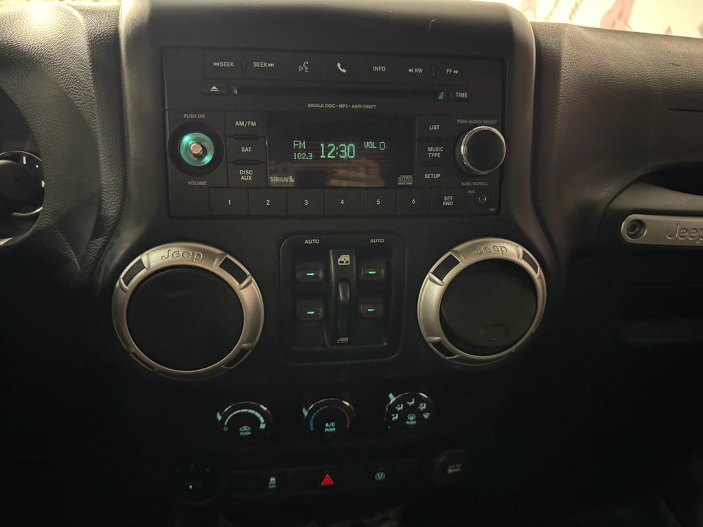 Used 2016 Jeep Wrangler Unlimited Sahara w/ Connectivity Group image 22