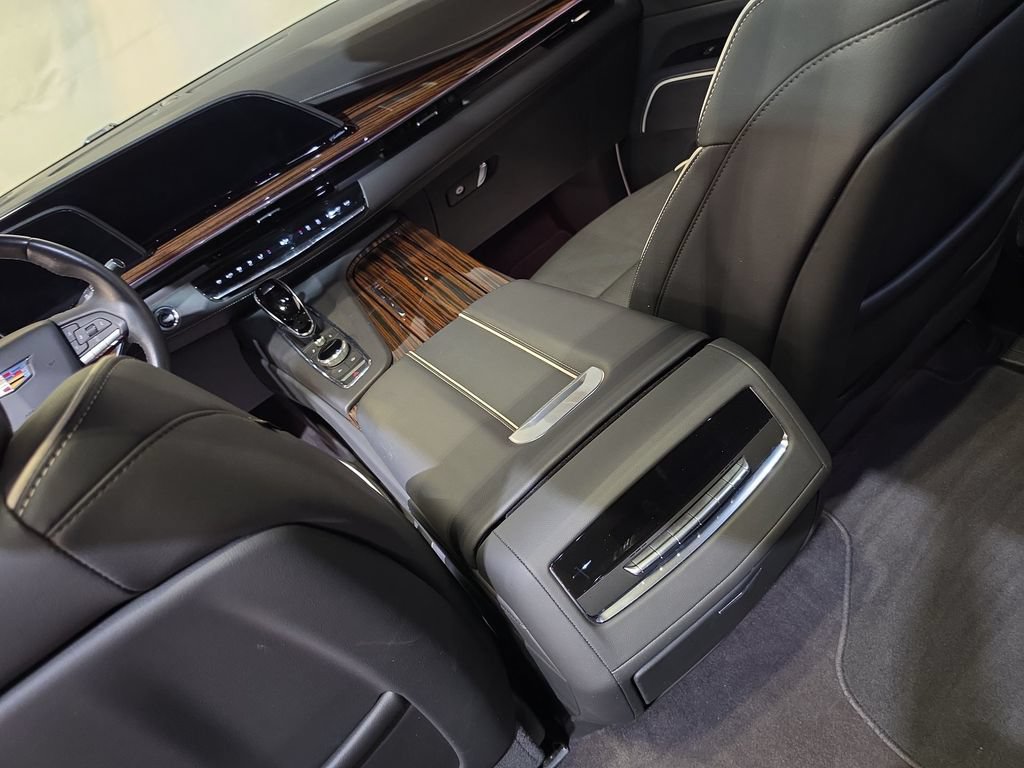 Used 2023 Cadillac Escalade Premium Luxury AWD/4WD image 23