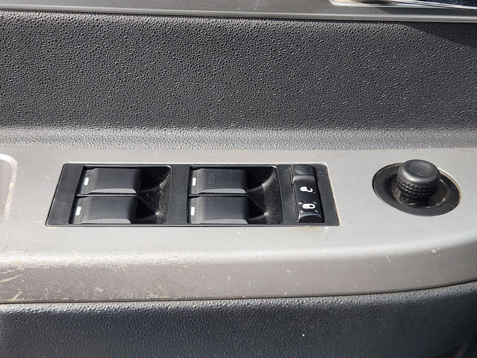 Used 2009 Chrysler Sebring Touring image 27