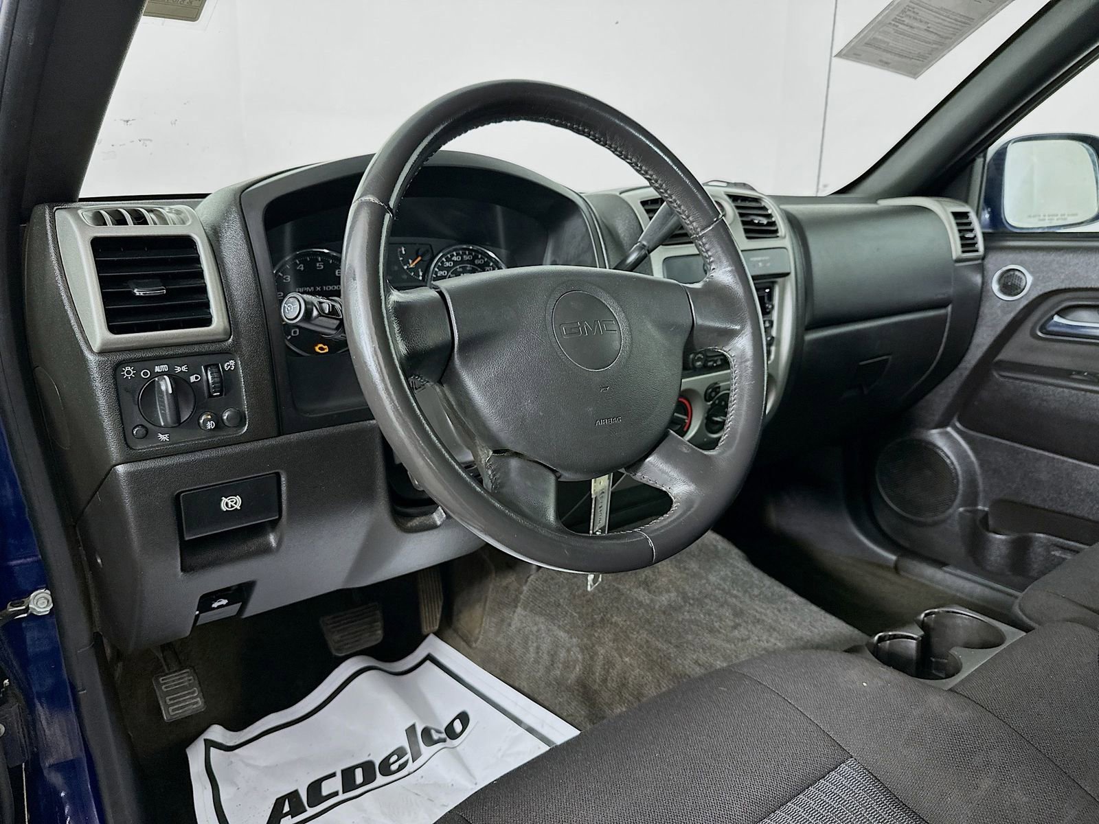 Used 2011 GMC Canyon SLE image 10