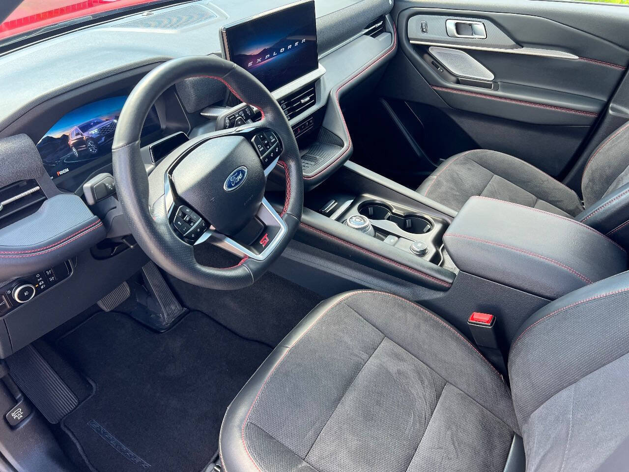 Used 2025 Ford Explorer ST w/ Sun And Sound Package AWD/4WD image 19