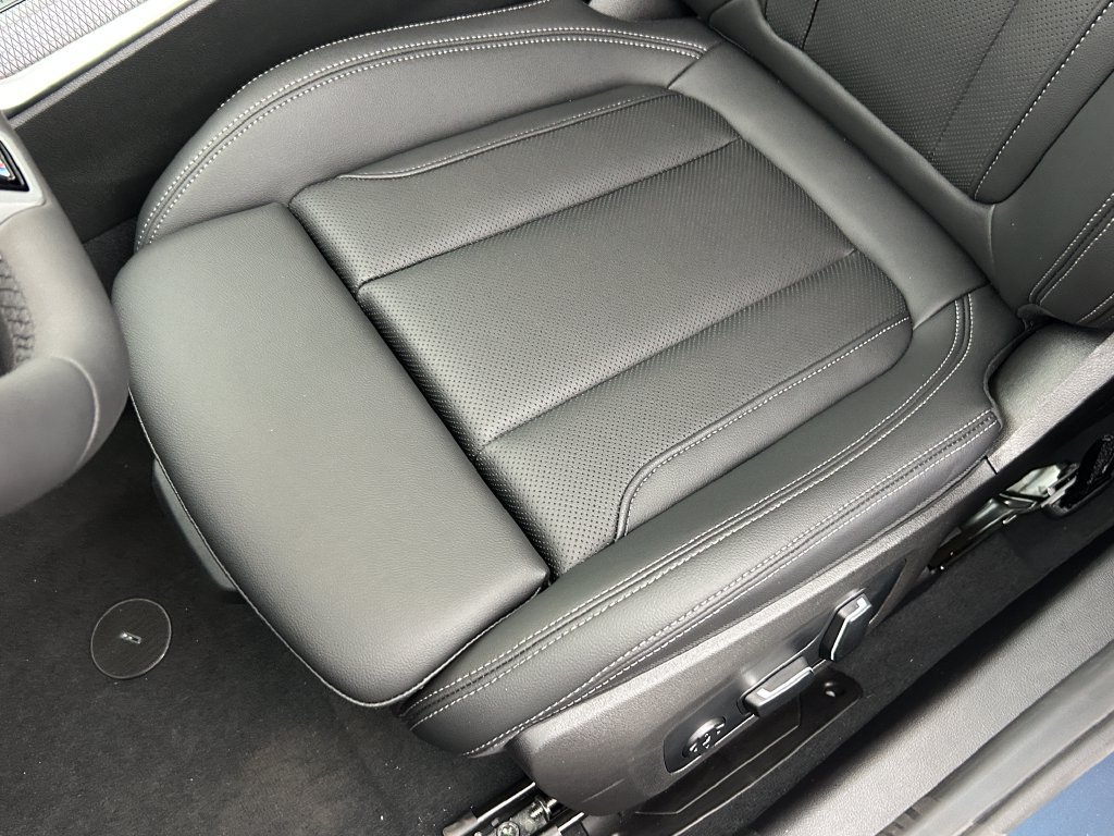 New 2026 BMW 330i Sedan w/ M Sport Package RWD image 15