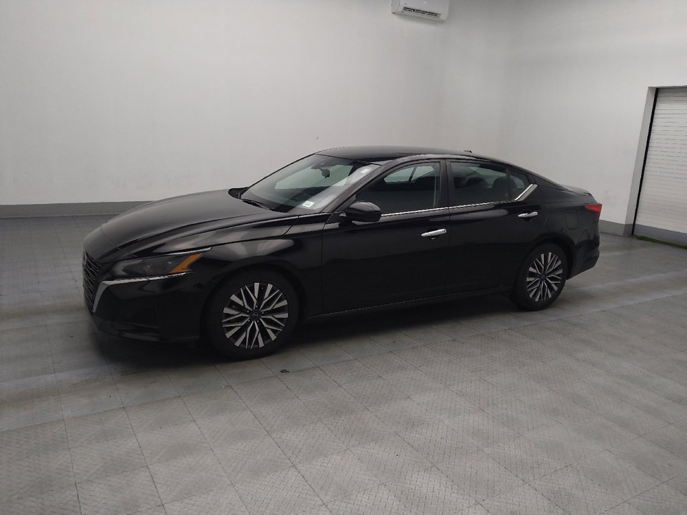 Used 2023 Nissan Altima 2.5 SV image 2