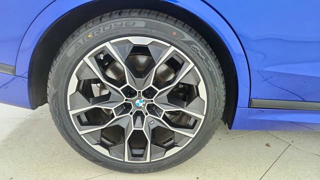 Used 2025 BMW X7 M60i image 66