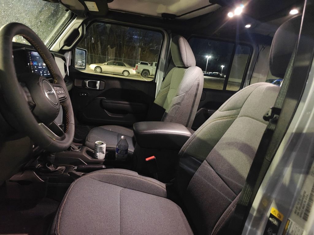 Used 2024 Jeep Wrangler Sport S image 7