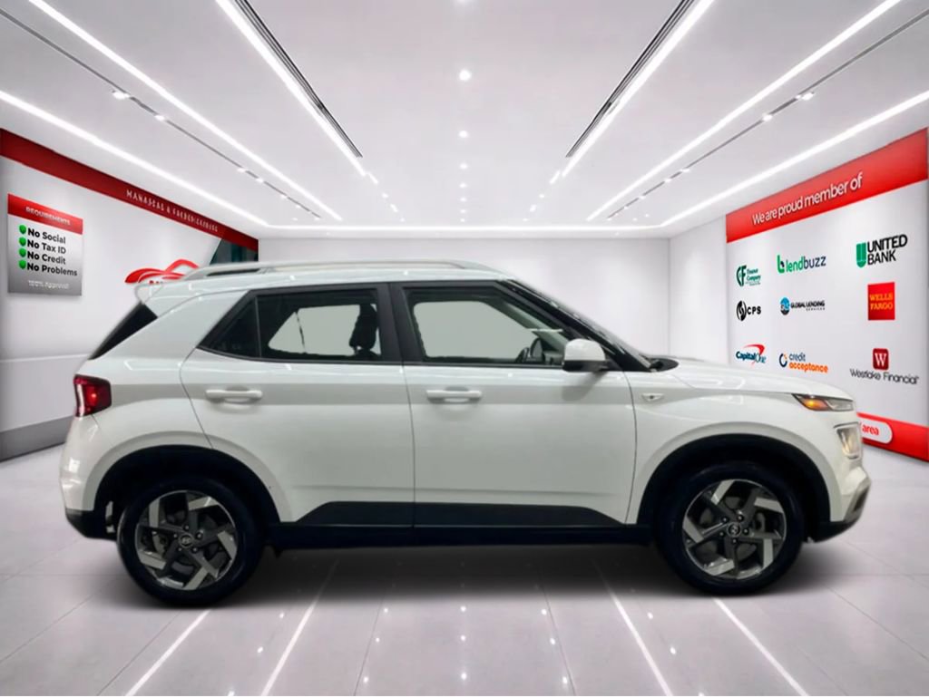Used 2022 Hyundai Venue SEL FWD image 9