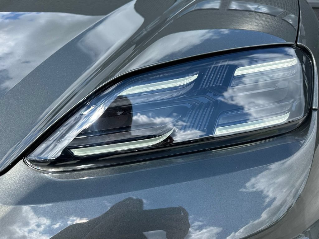Used 2026 Porsche Macan Electric RWD image 13