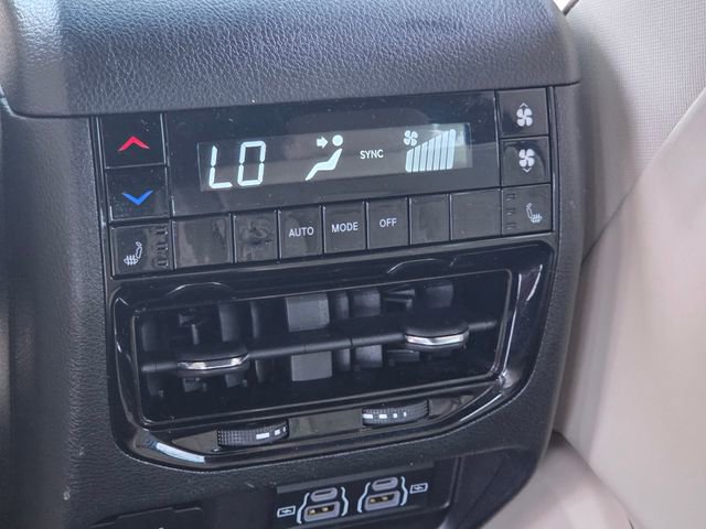 Used 2023 Jeep Grand Cherokee L Limited AWD/4WD image 15