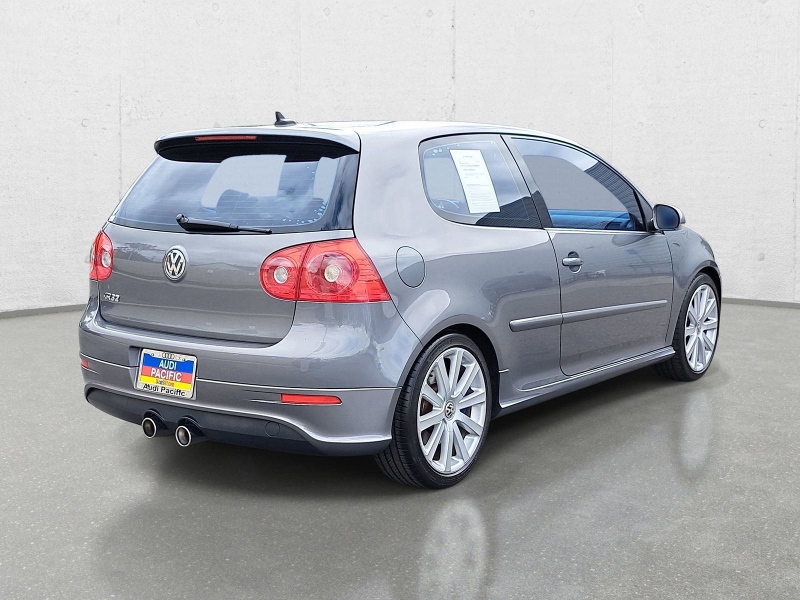 Used 2008 Volkswagen R32 AWD/4WD image 5