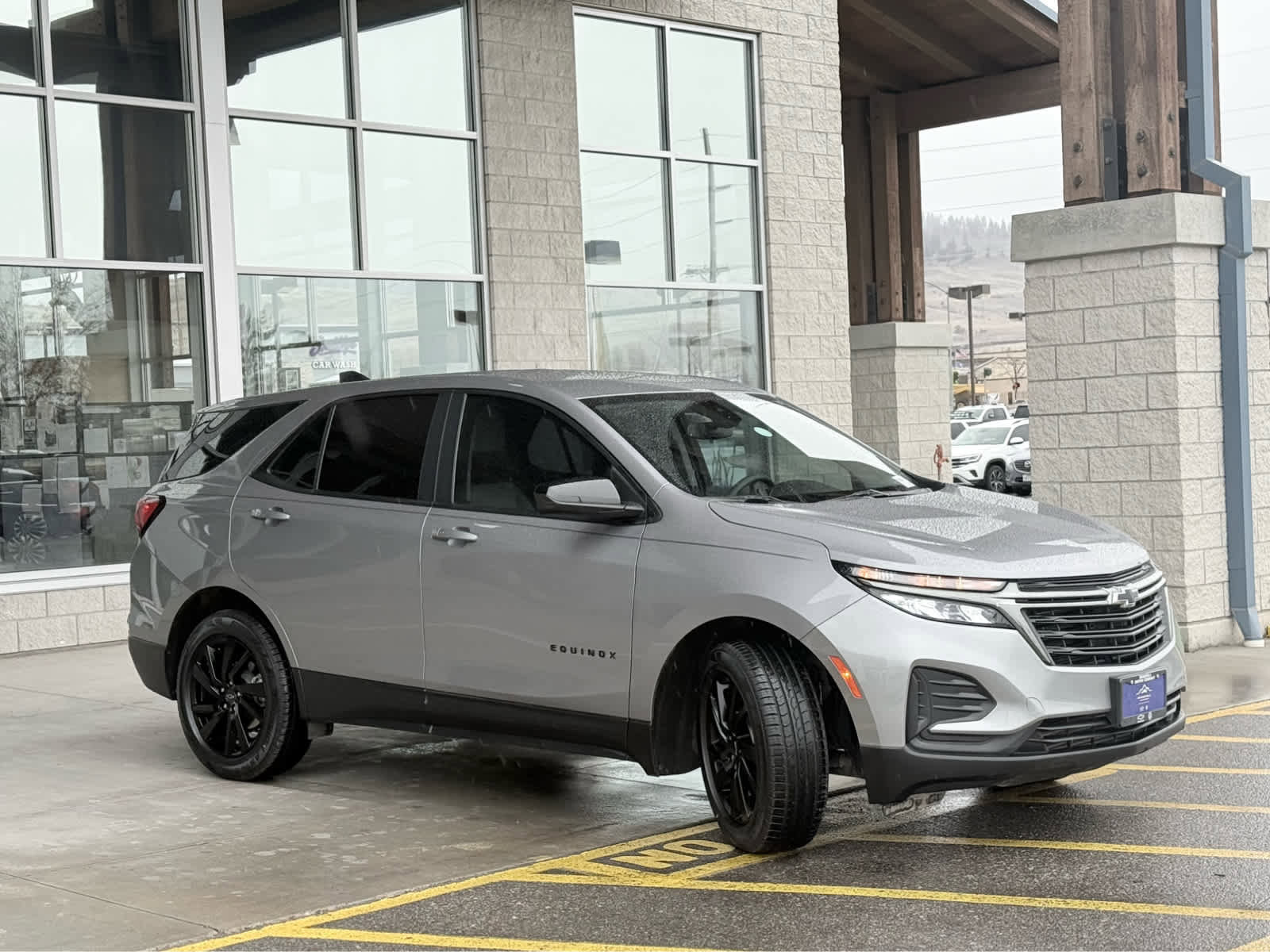 Used 2023 Chevrolet Equinox LS w/ Sport Edition FWD image 2