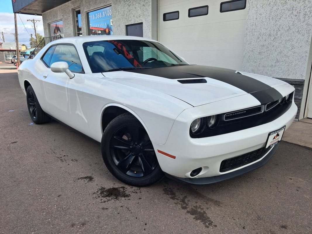 Used 2019 Dodge Challenger SXT RWD image 1