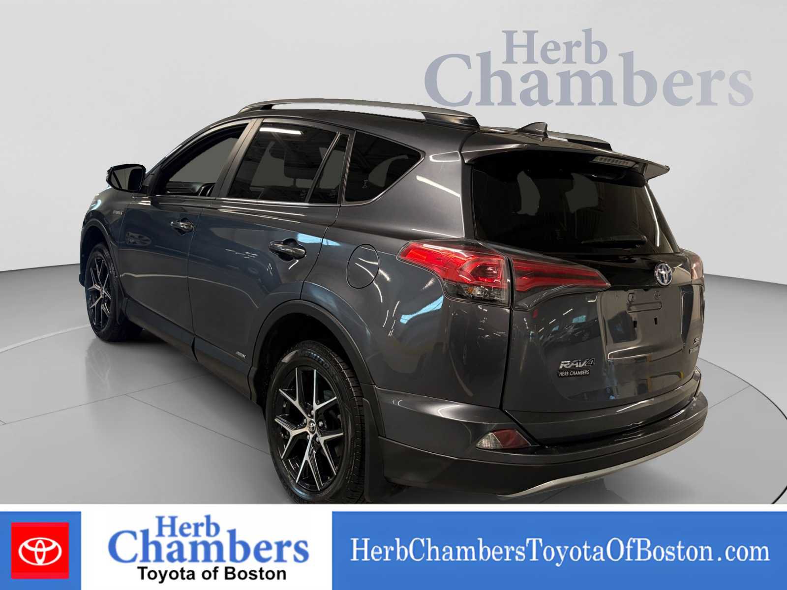 Used 2017 Toyota RAV4 SE AWD/4WD image 3