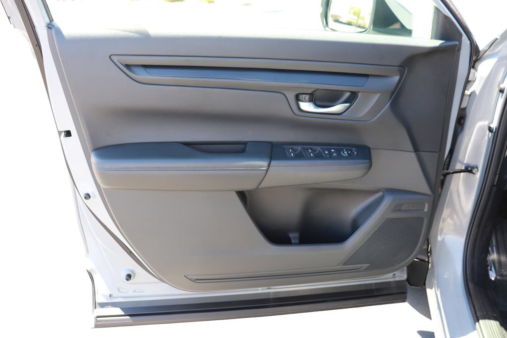 Used 2023 Honda CR-V LX image 9