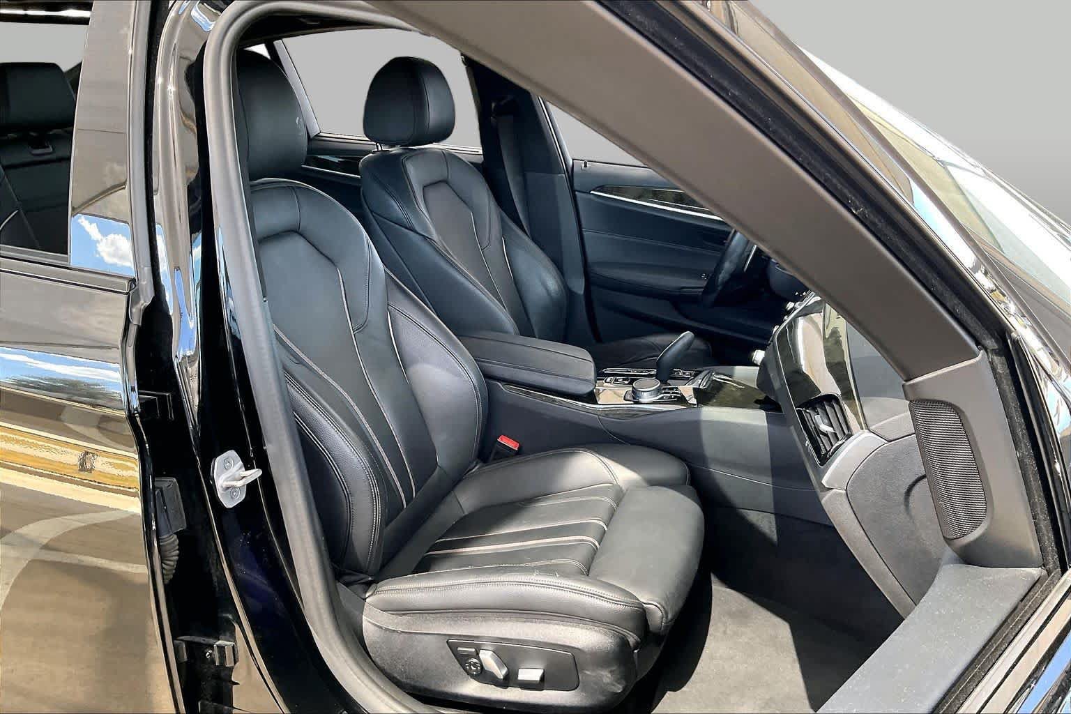 Used 2021 BMW 530i w/ M Sport Package RWD image 9