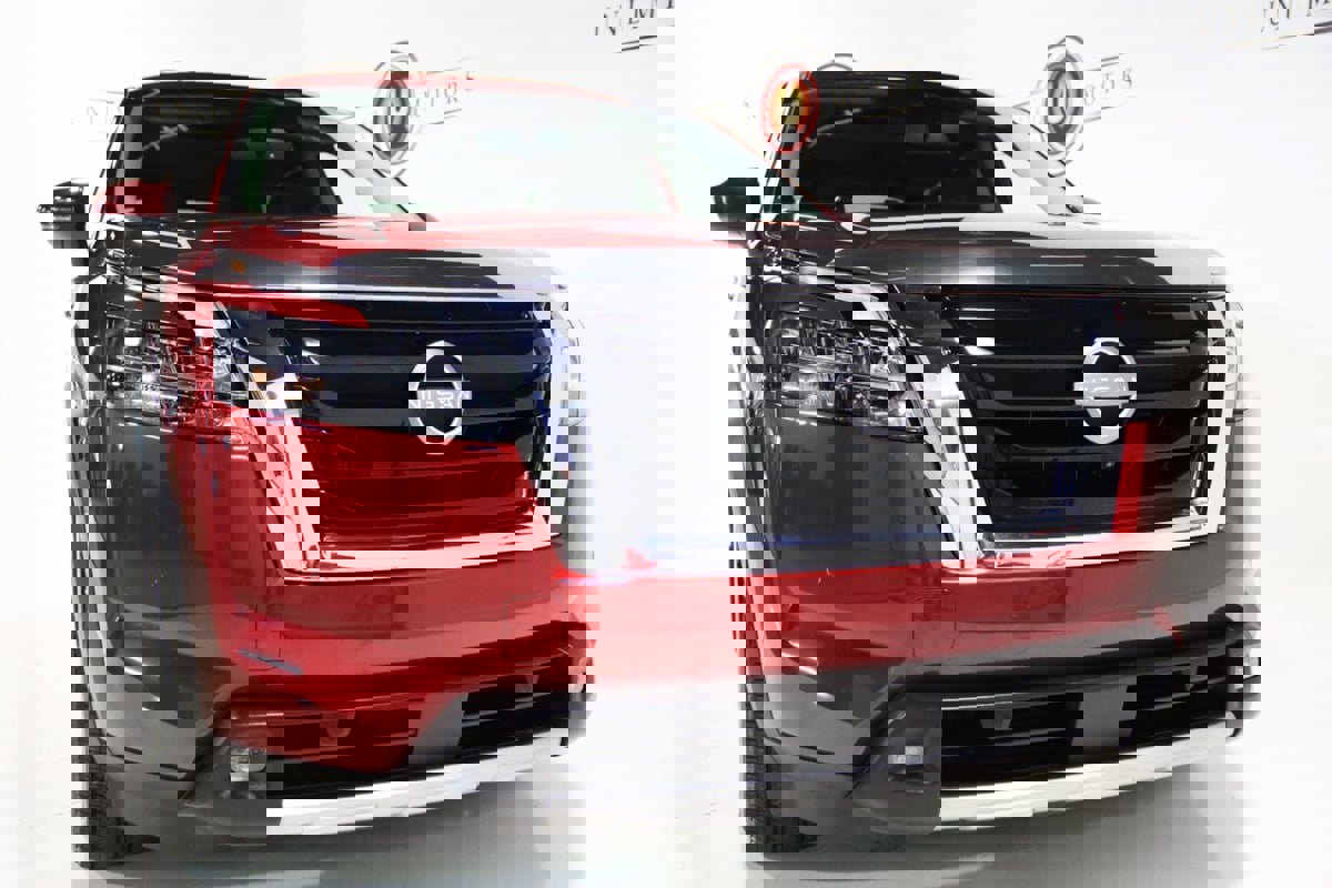 Used 2022 Nissan Pathfinder Platinum w/ Cargo Package image 24