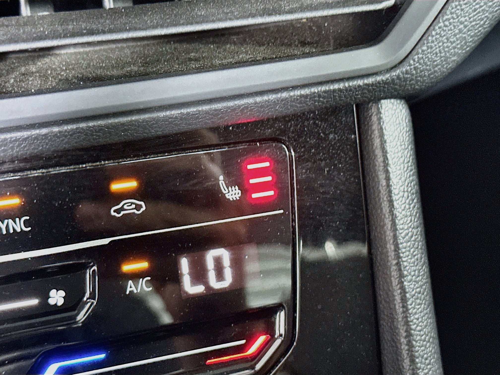 Used 2025 Volkswagen Jetta SE FWD image 26