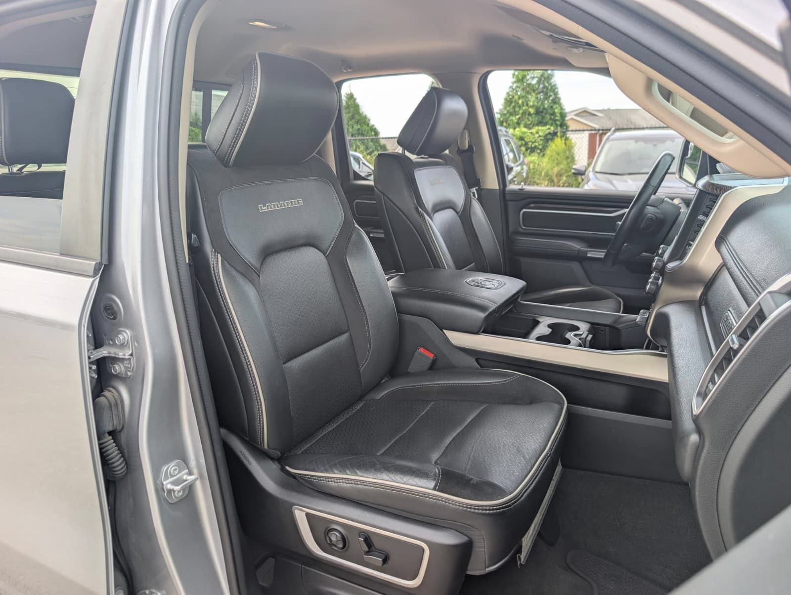 Used 2020 RAM 1500 Laramie AWD/4WD image 43