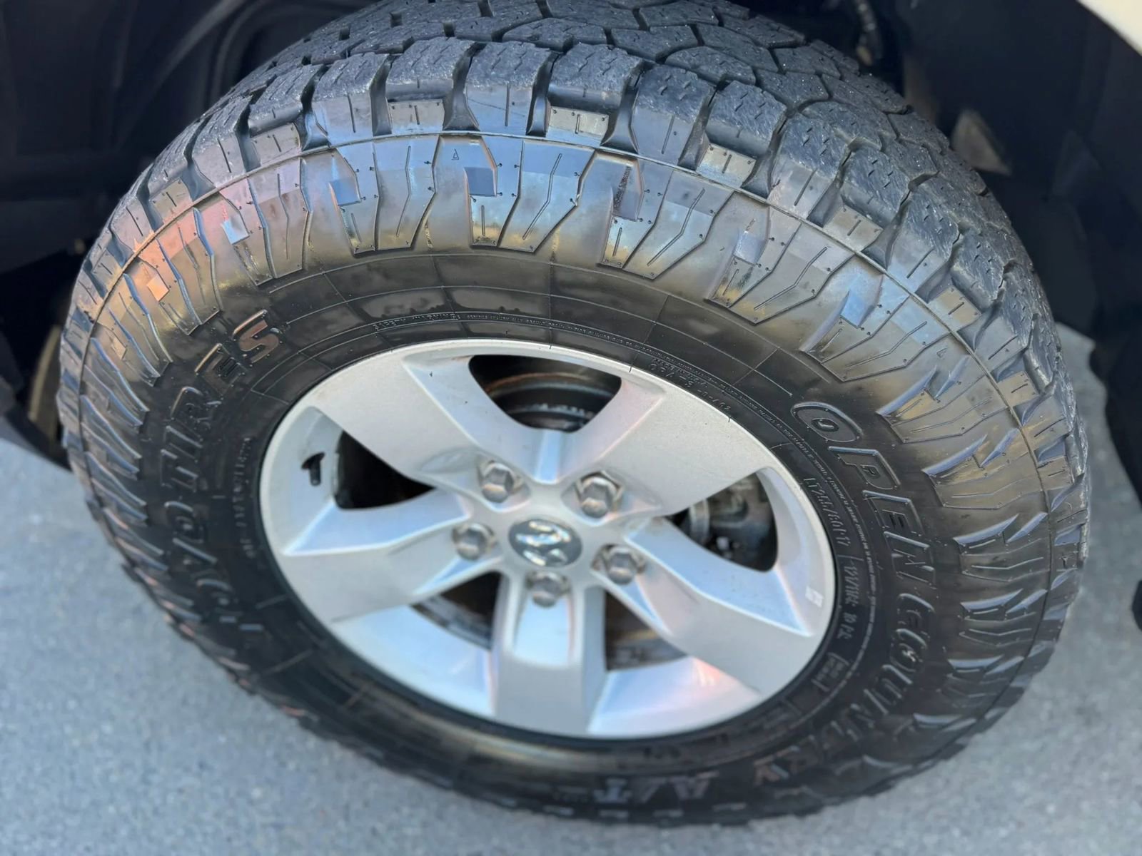 Used 2017 RAM 1500 Classic SLT AWD/4WD image 16
