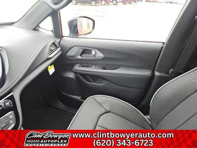 New 2026 Chrysler Pacifica Limited w/ S Appearance Package image 21