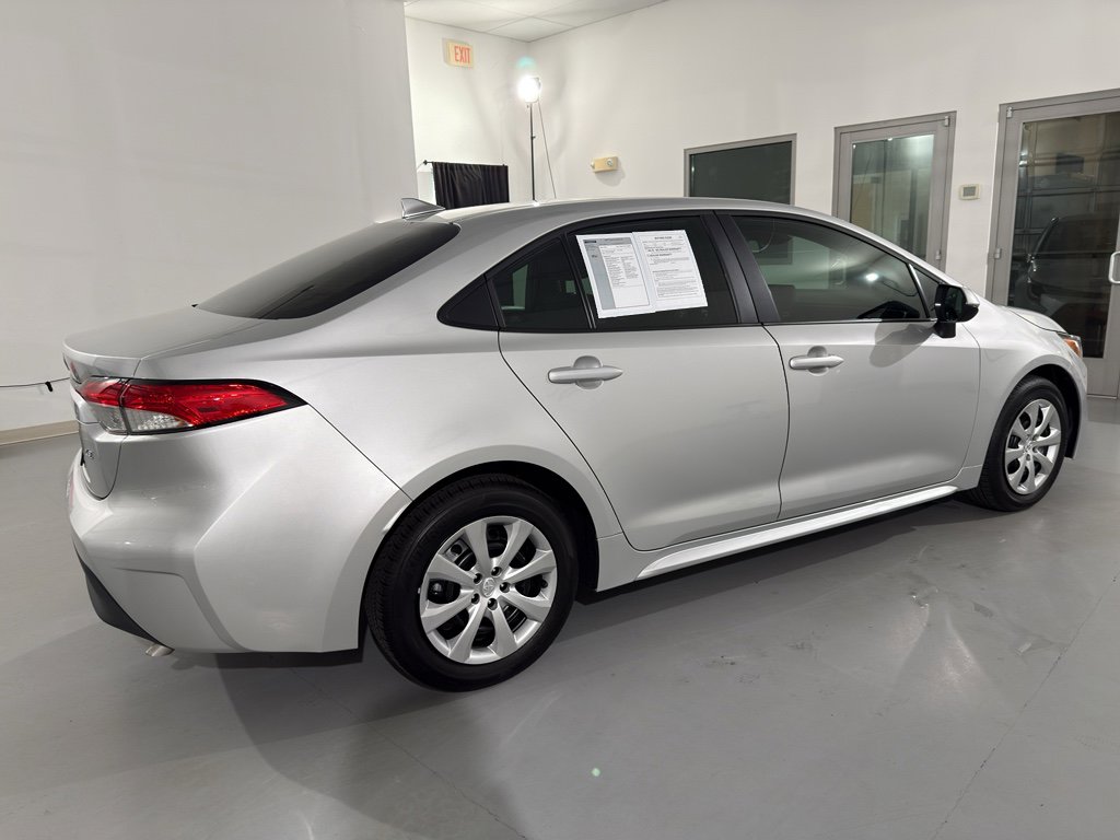Used 2025 Toyota Corolla LE w/ Convenience Package image 21