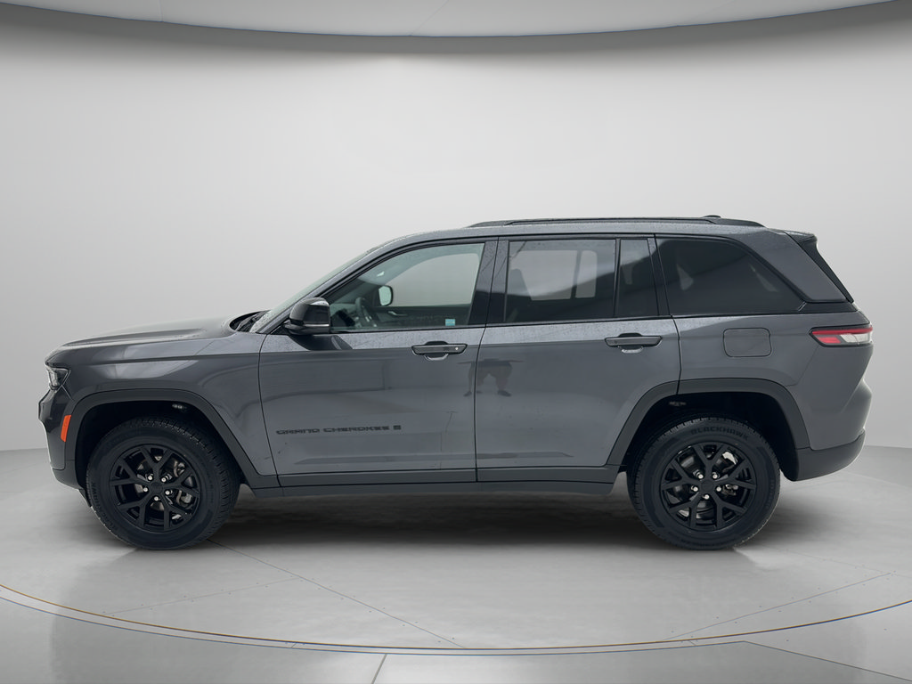Used 2024 Jeep Grand Cherokee Altitude AWD/4WD image 6