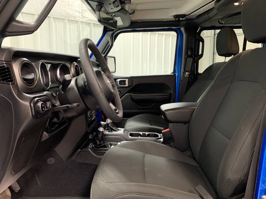 Used 2023 Jeep Gladiator Sport AWD/4WD image 17