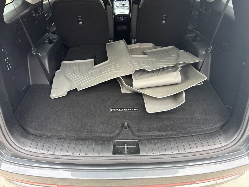 Used 2023 Hyundai Palisade Limited w/ Winter Package image 27