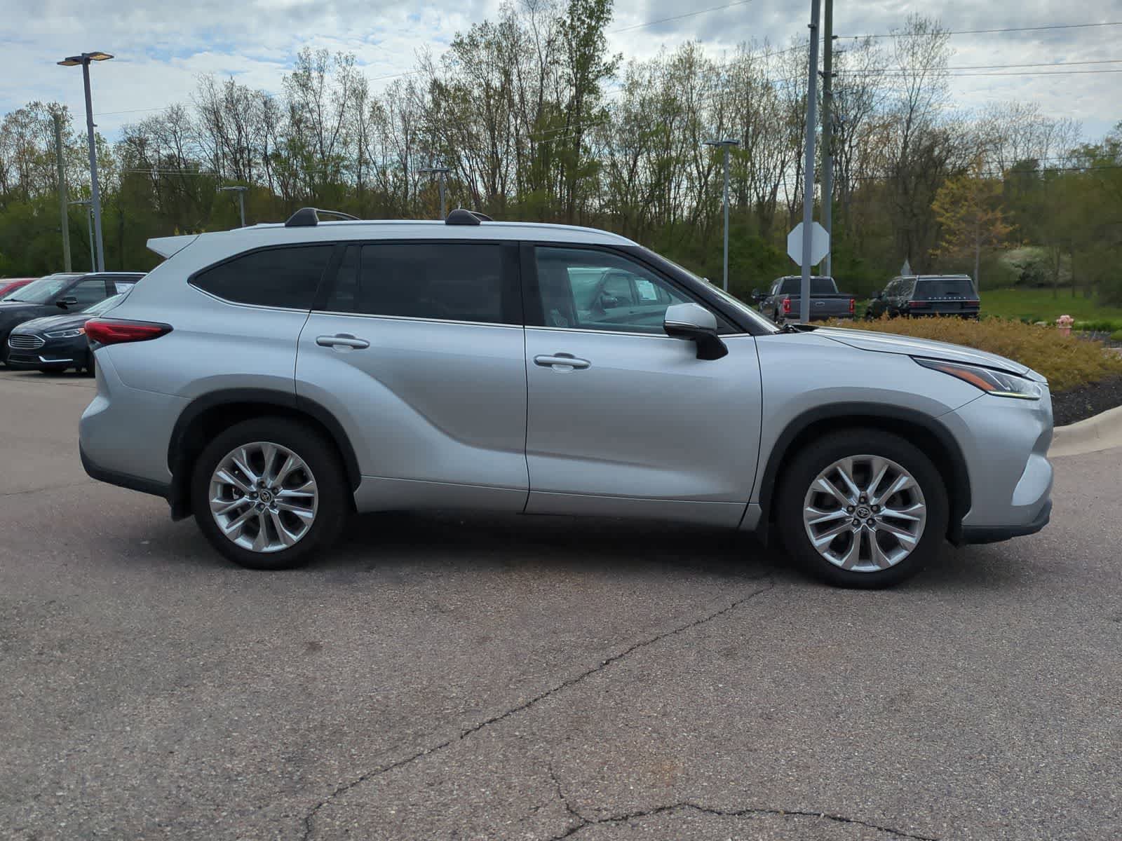 Used 2021 Toyota Highlander Limited AWD/4WD image 9