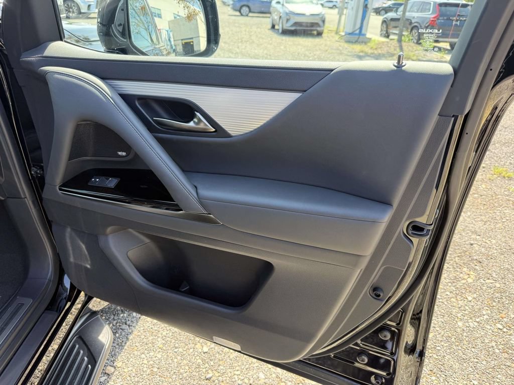 Used 2024 Lexus LX 600 F Sport AWD/4WD image 15