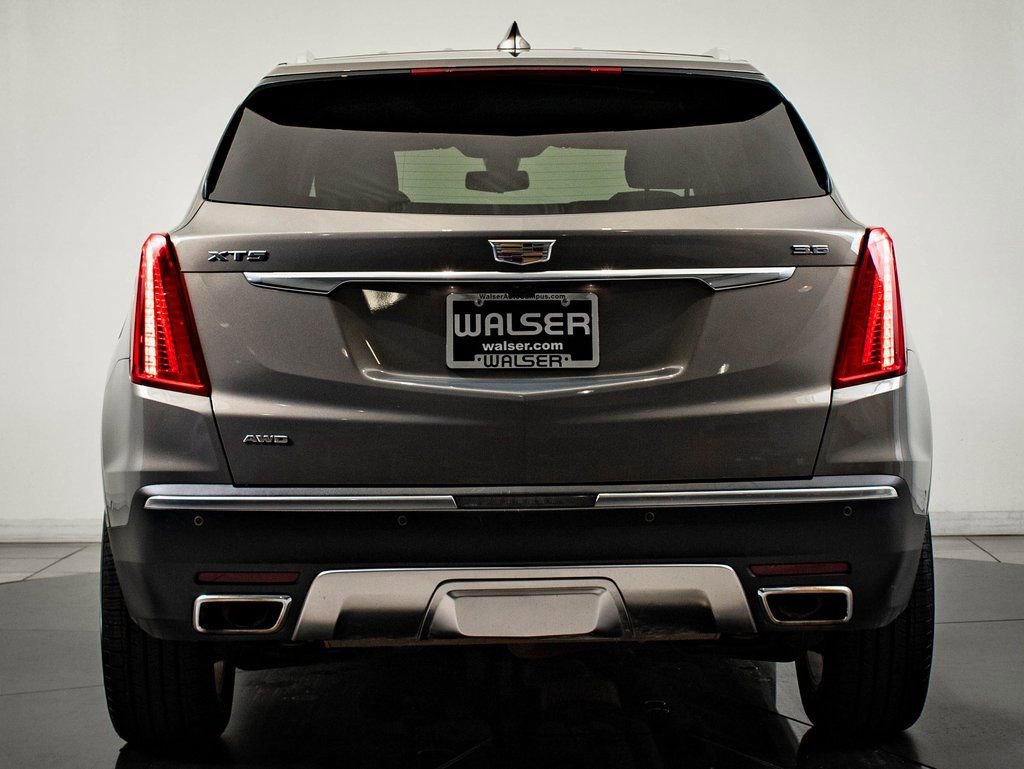 Used 2018 Cadillac XT5 Platinum w/ Driver Assist Package image 7
