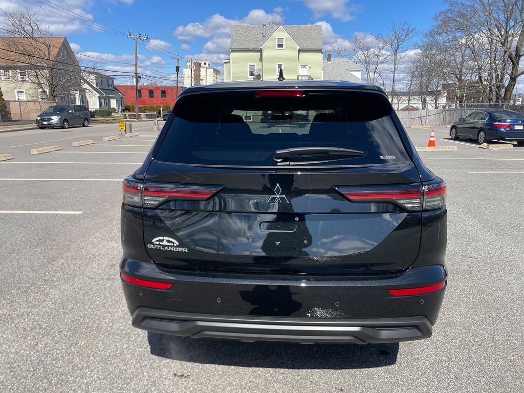 New 2026 Mitsubishi Outlander ES image 6