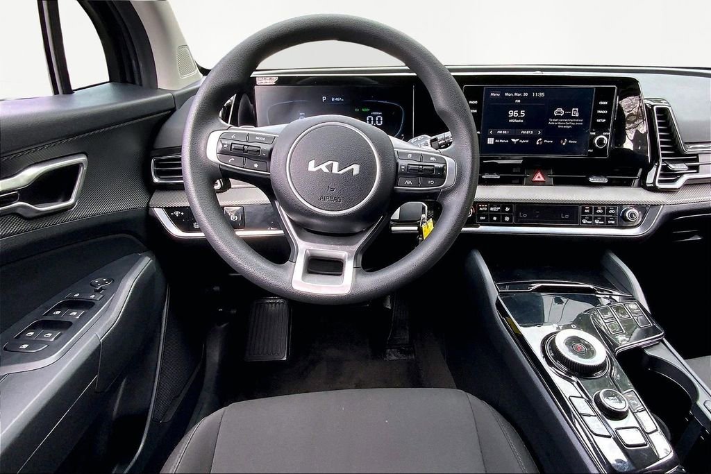 Used 2025 Kia Sportage LX image 8