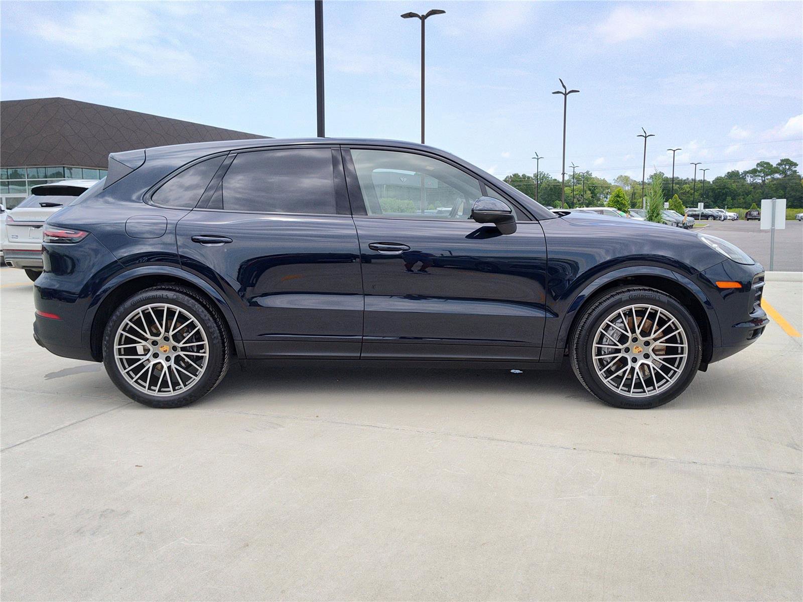Used 2023 Porsche Cayenne Platinum Edition image 9