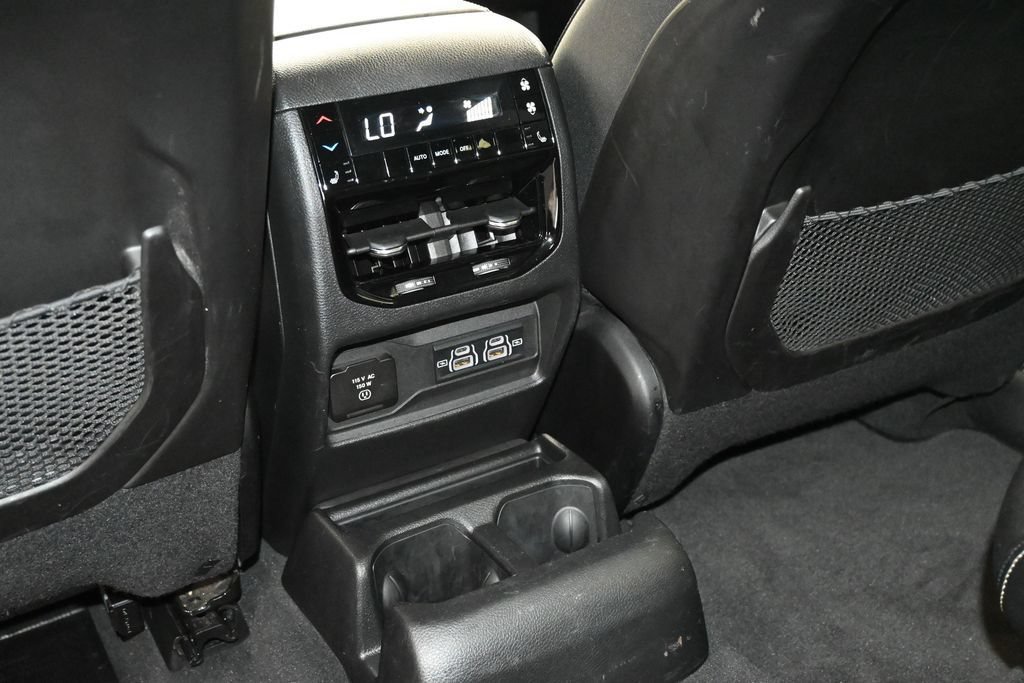 Used 2023 Jeep Grand Cherokee L Limited AWD/4WD image 17