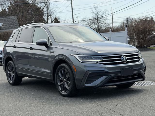 Used 2022 Volkswagen Tiguan SE w/ Panoramic Sunroof Package AWD/4WD image 2