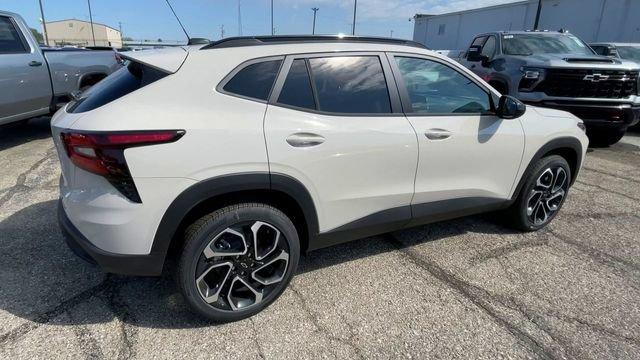 New 2026 Chevrolet Trax RS w/ Sunroof Package FWD image 2