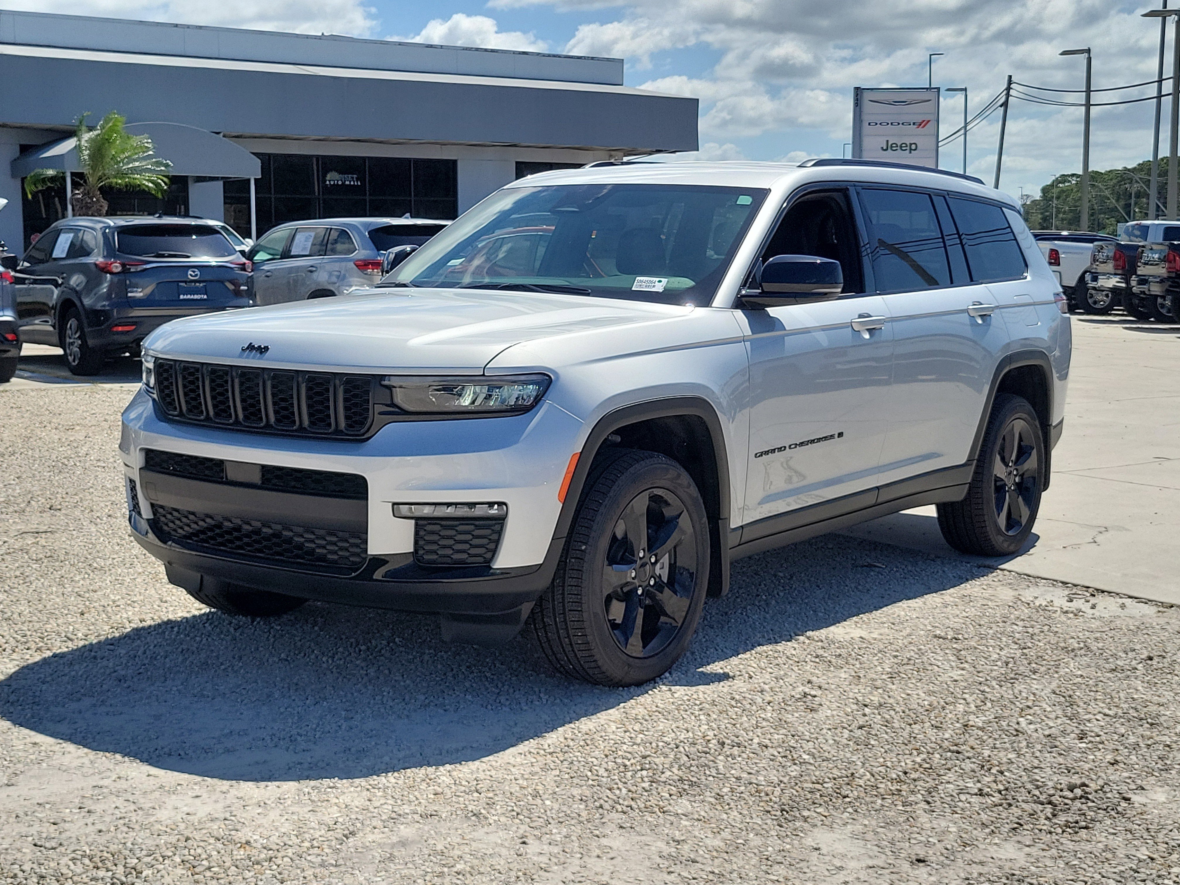 New 2025 Jeep Grand Cherokee L Limited w/ Black Appearance Package image 3