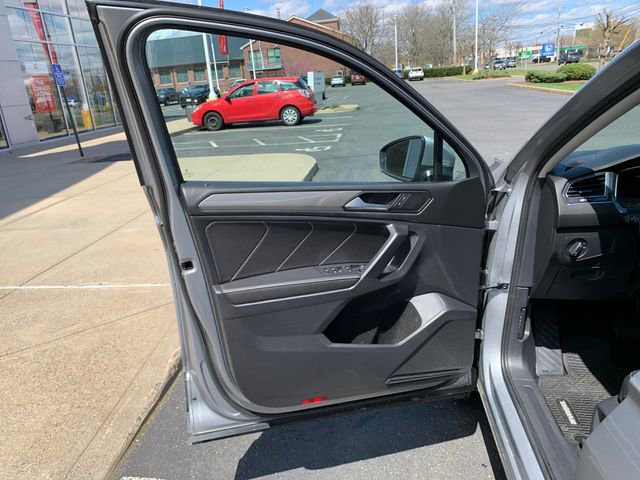 Used 2022 Volkswagen Tiguan SE image 12