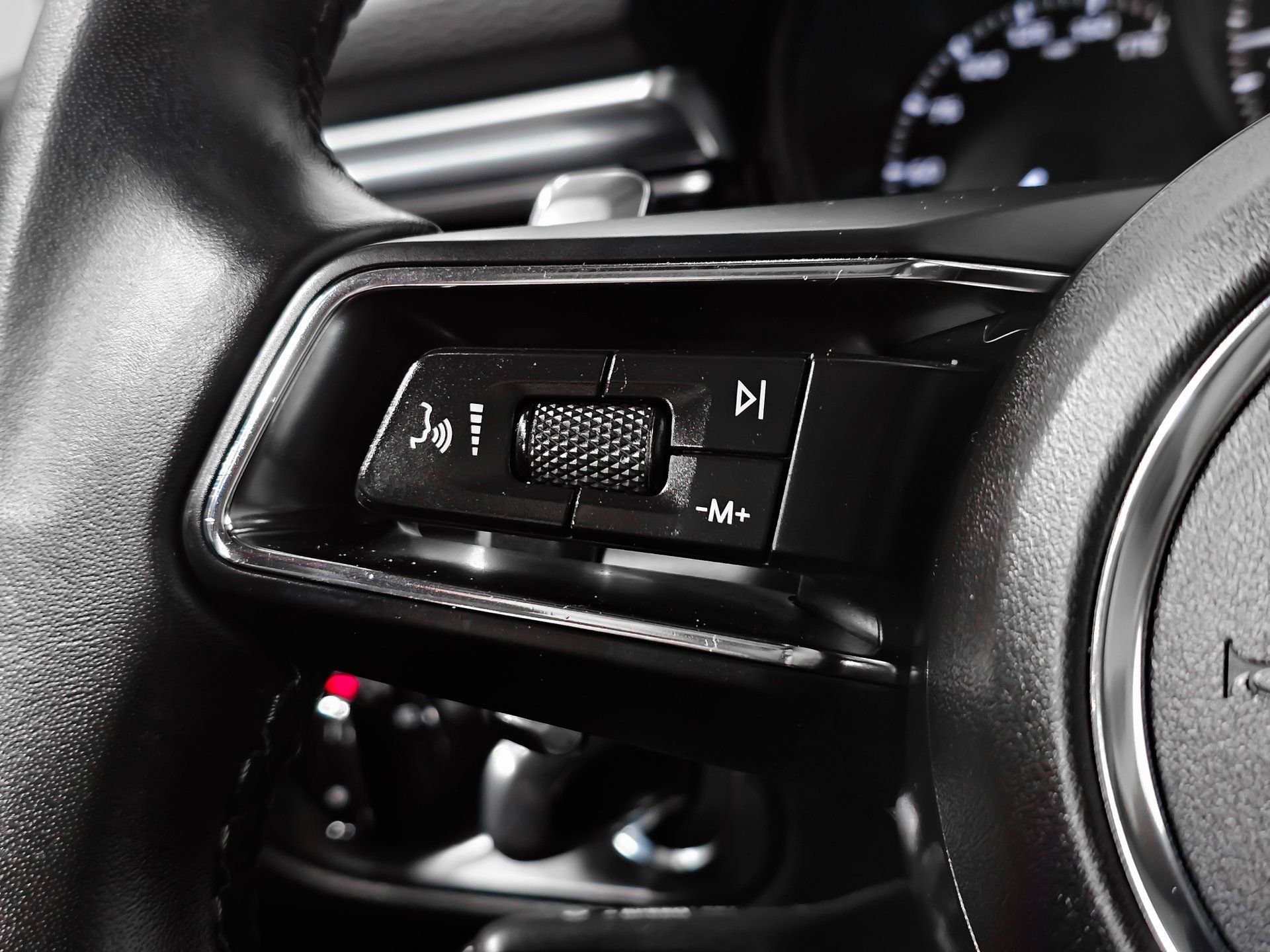 Used 2024 Porsche Macan Turbo image 20