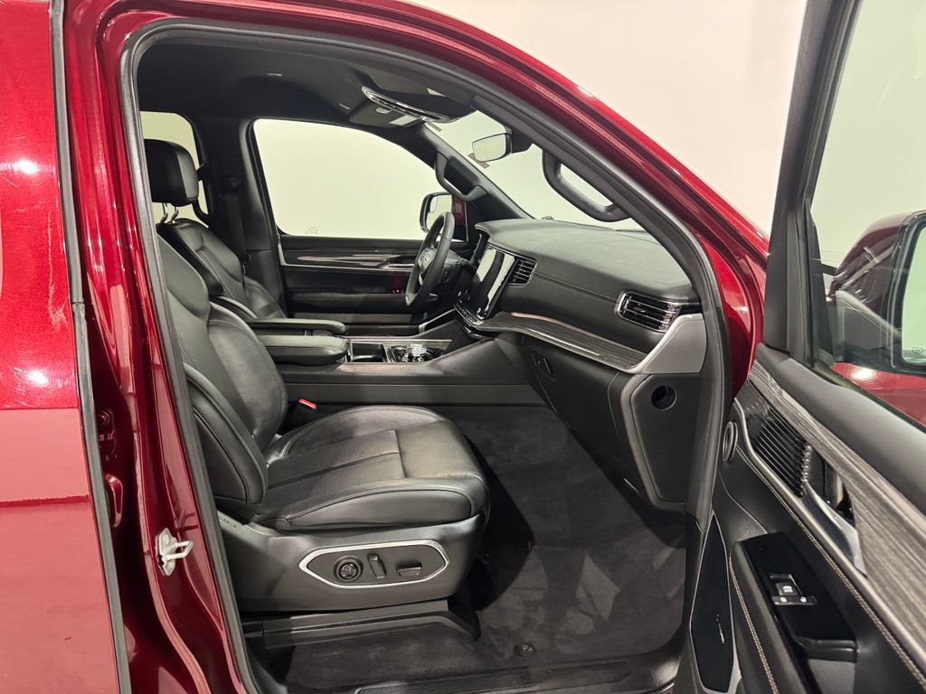 Used 2022 Jeep Wagoneer Series III w/ Flexible Seating Group AWD/4WD image 23