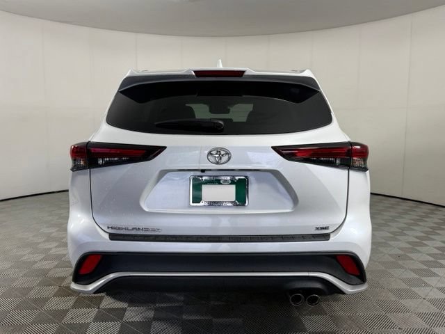 Used 2024 Toyota Highlander XSE FWD image 7
